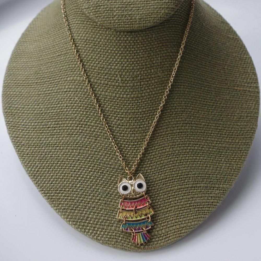 Women`s gold tone colorful owl necklace. 16 inches - Picture 4 of 5